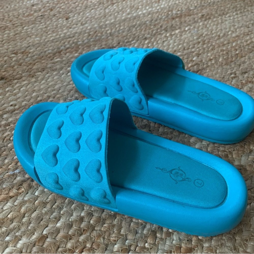 Blue Heart Pattern Slides - Picture 4 of 6